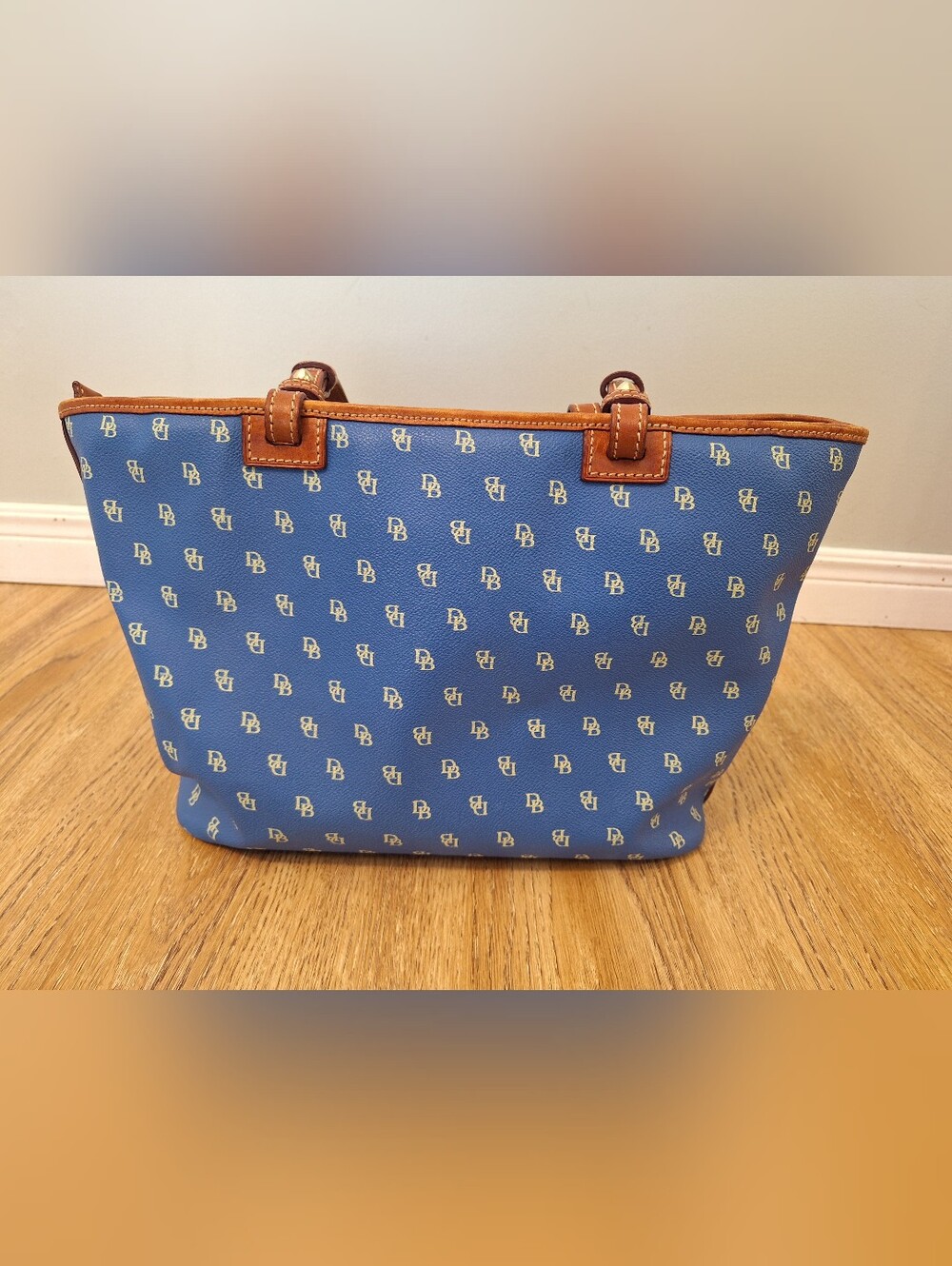 Dooney & Bourke Gretta Leisure Shopper Tote - Picture 2 of 11